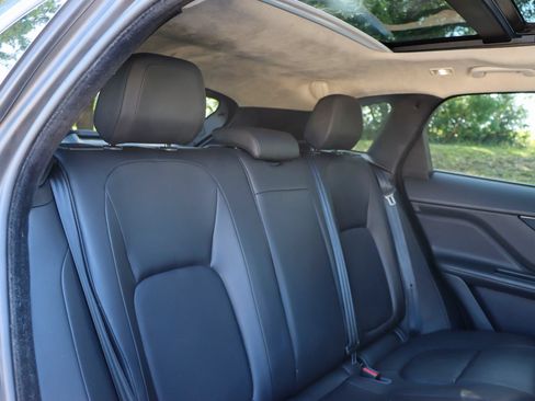 Used 2020 Jaguar F-PACE Premium AWD/4WD image 18