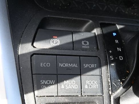 Used 2020 Toyota RAV4 XLE AWD/4WD image 10