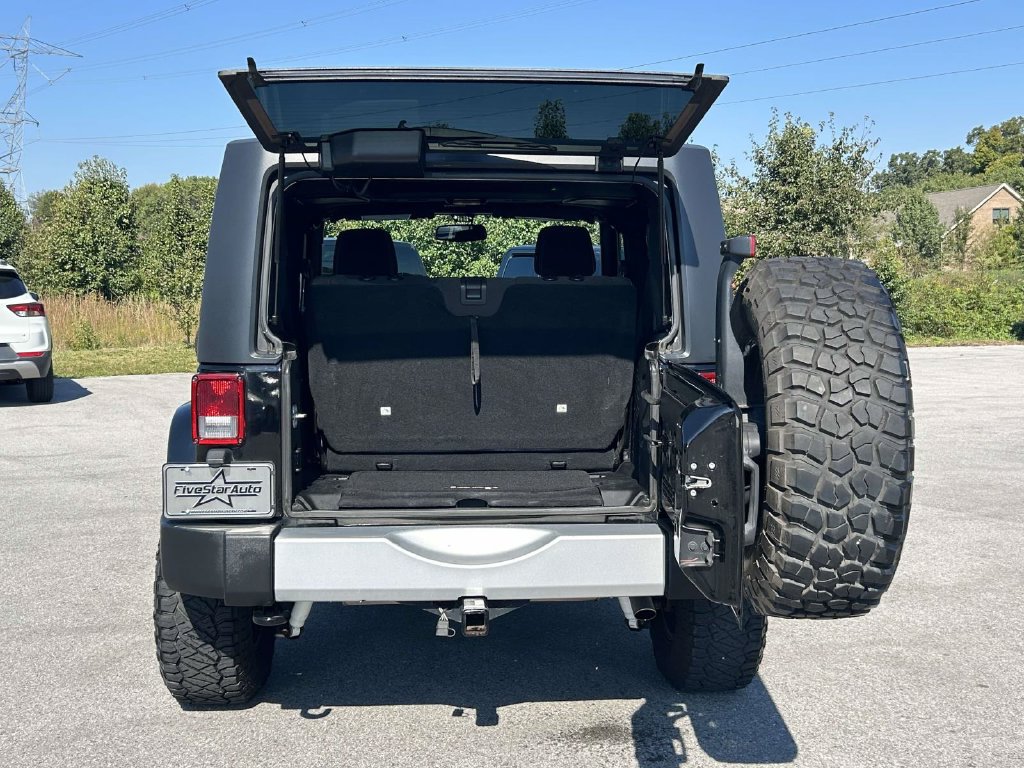Used 2015 Jeep Wrangler Sahara w/ Connectivity Group AWD/4WD image 12