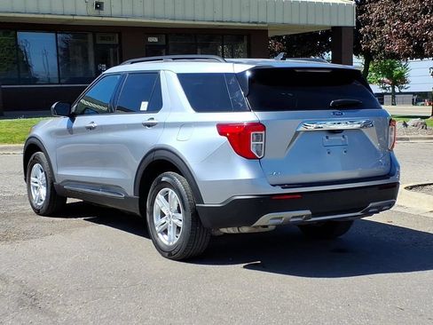 Used 2023 Ford Explorer XLT w/ Equipment Group 202A AWD/4WD image 3