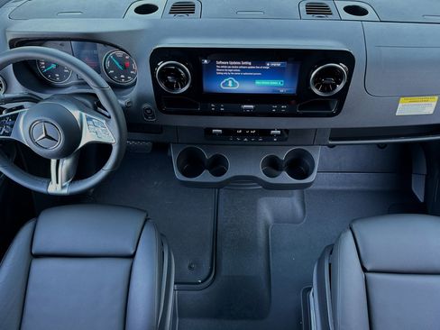 New 2024 Mercedes-Benz eSprinter 170 Cargo image 15