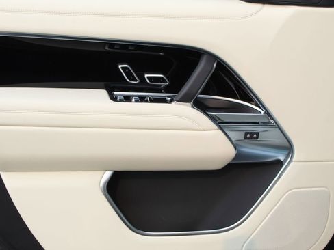 New 2026 Land Rover Range Rover Long Wheelbase SE image 16