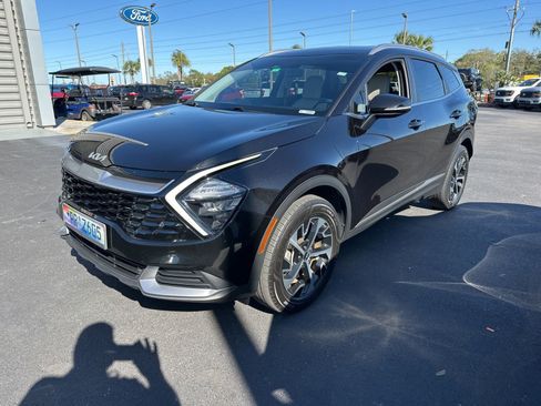 Used 2023 Kia Sportage EX image 3