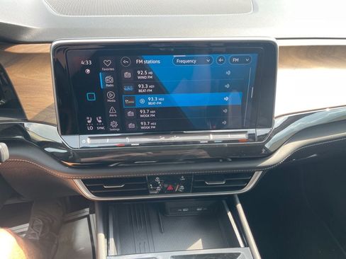 Used 2025 Volkswagen Atlas SE FWD image 21