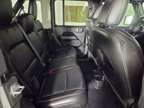 Used 2020 Jeep Wrangler Unlimited Sahara AWD/4WD image 28