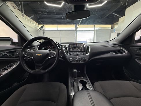 Used 2018 Chevrolet Malibu LT image 12