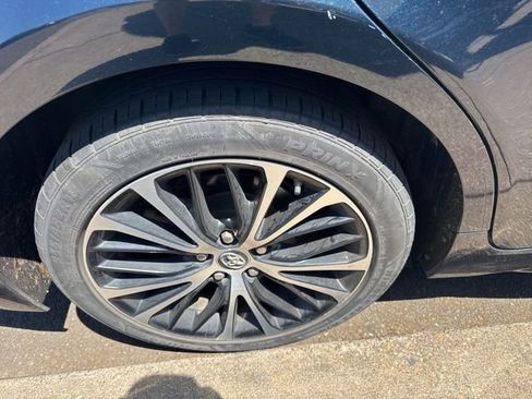 Used 2018 Toyota Camry SE FWD image 6