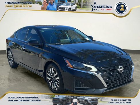 Used 2023 Nissan Altima 2.5 SV w/ SV Premium Package image 8