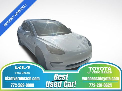 Used 2023 Tesla Model 3 Standard Range image 1