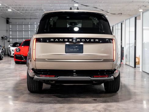 Used 2024 Land Rover Range Rover Long Wheelbase SE AWD/4WD image 9