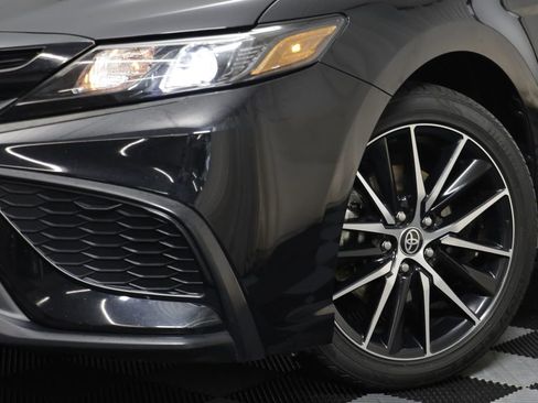 Used 2023 Toyota Camry SE FWD image 3