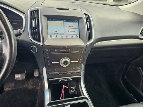 Used 2019 Ford Edge Titanium w/ Equipment Group 301A FWD image 18