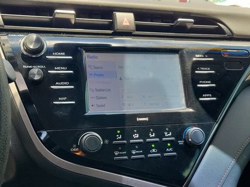 Used 2020 Toyota Camry LE FWD image 27