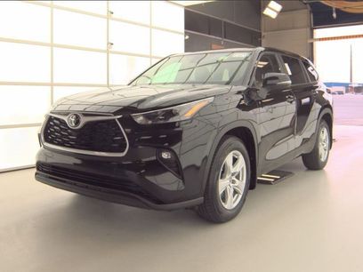 Used 2023 Toyota Highlander LE