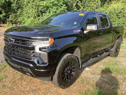 Used 2025 Chevrolet Silverado 1500 RST AWD/4WD image 2