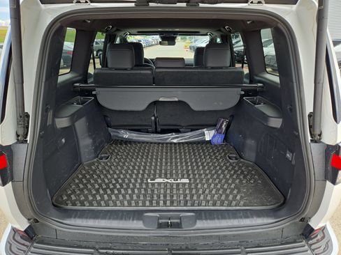 Used 2024 Lexus GX 550 AWD/4WD image 12