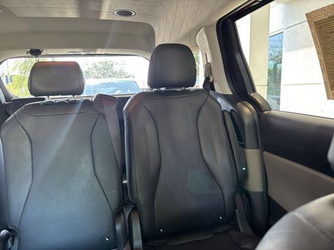 Used 2026 Kia Carnival FWD image 40
