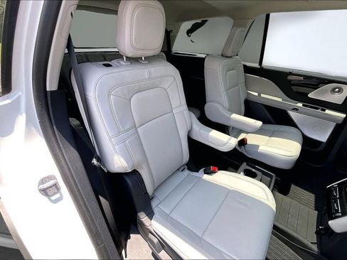 Used 2025 Lincoln Aviator Reserve w/ Equipment Group 201A AWD/4WD image 27