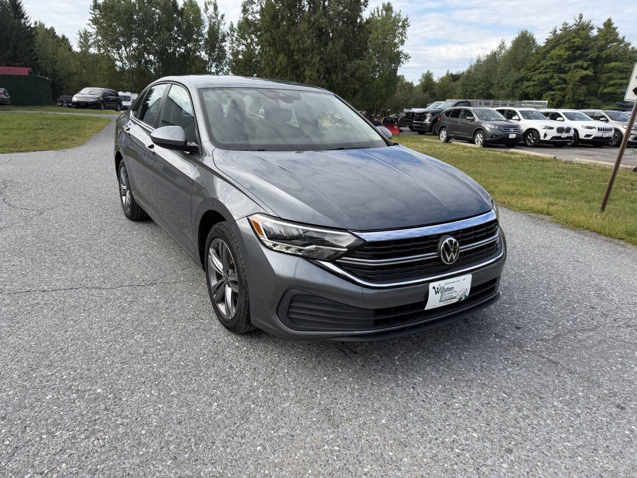 Used 2024 Volkswagen Jetta SE FWD image 7