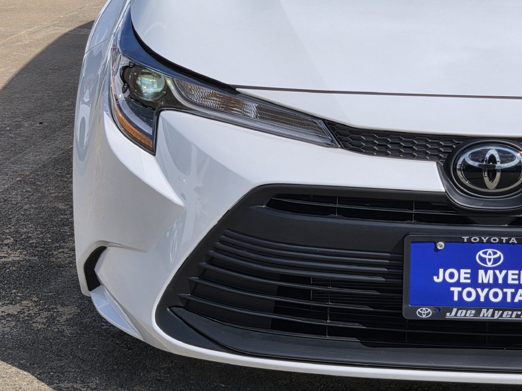 Used 2026 Toyota Corolla LE FWD image 5