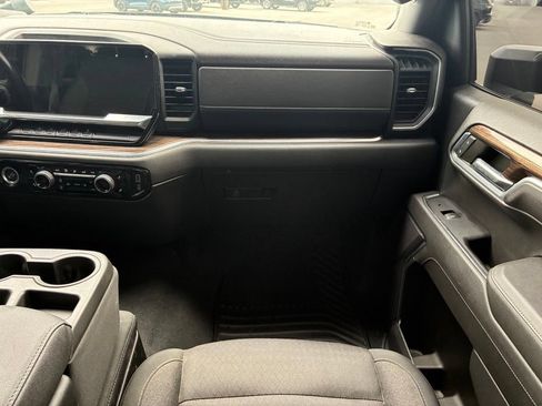 Used 2022 Chevrolet Silverado 1500 LT AWD/4WD image 15