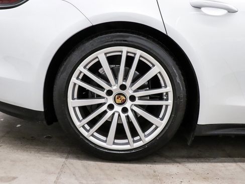 Used 2023 Porsche Panamera 4 Platinum Edition image 10