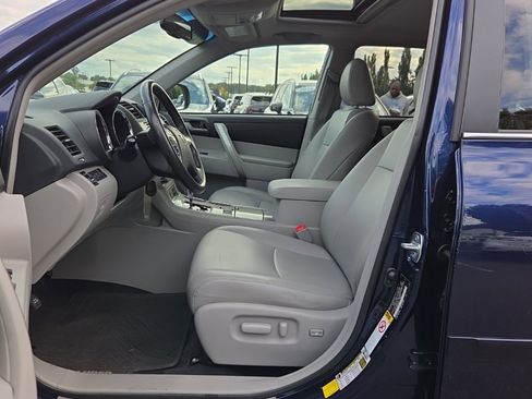 Used 2013 Toyota Highlander Plus image 4