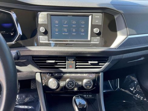 Used 2024 Volkswagen Jetta SE image 36