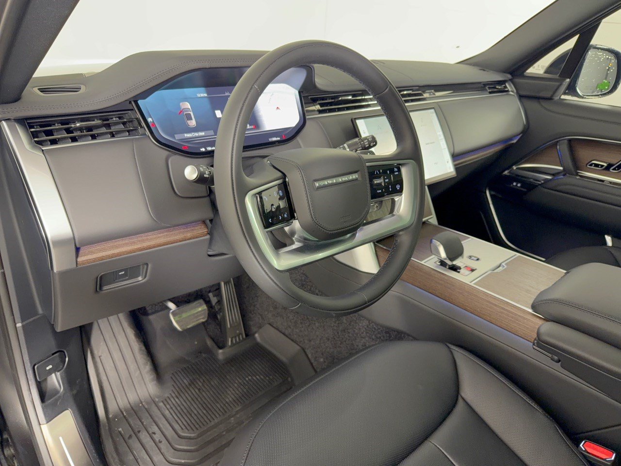 Used 2026 Land Rover Range Rover Long Wheelbase SE AWD/4WD image 4