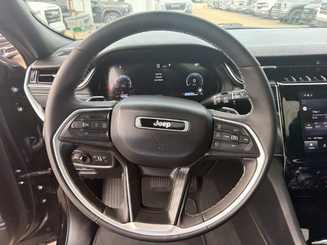 Used 2025 Jeep Grand Cherokee L Altitude RWD image 29