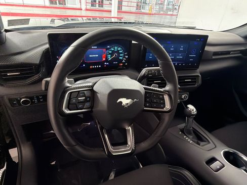 Used 2025 Ford Mustang GT RWD image 16