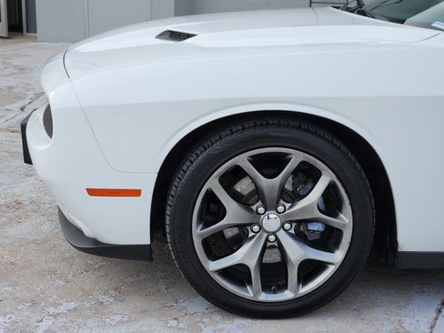 Used 2016 Dodge Challenger SXT RWD image 8