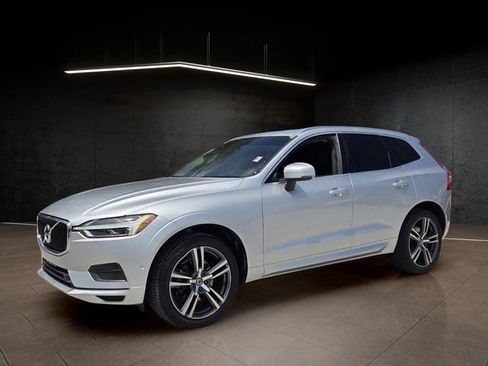 Used 2019 Volvo XC60 T5 Momentum w/ Multimedia Package AWD/4WD image 3