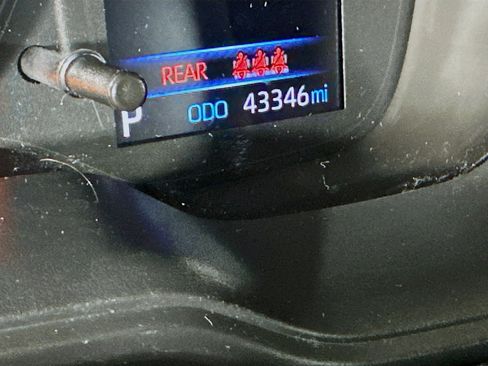 Used 2021 Toyota Corolla LE image 18