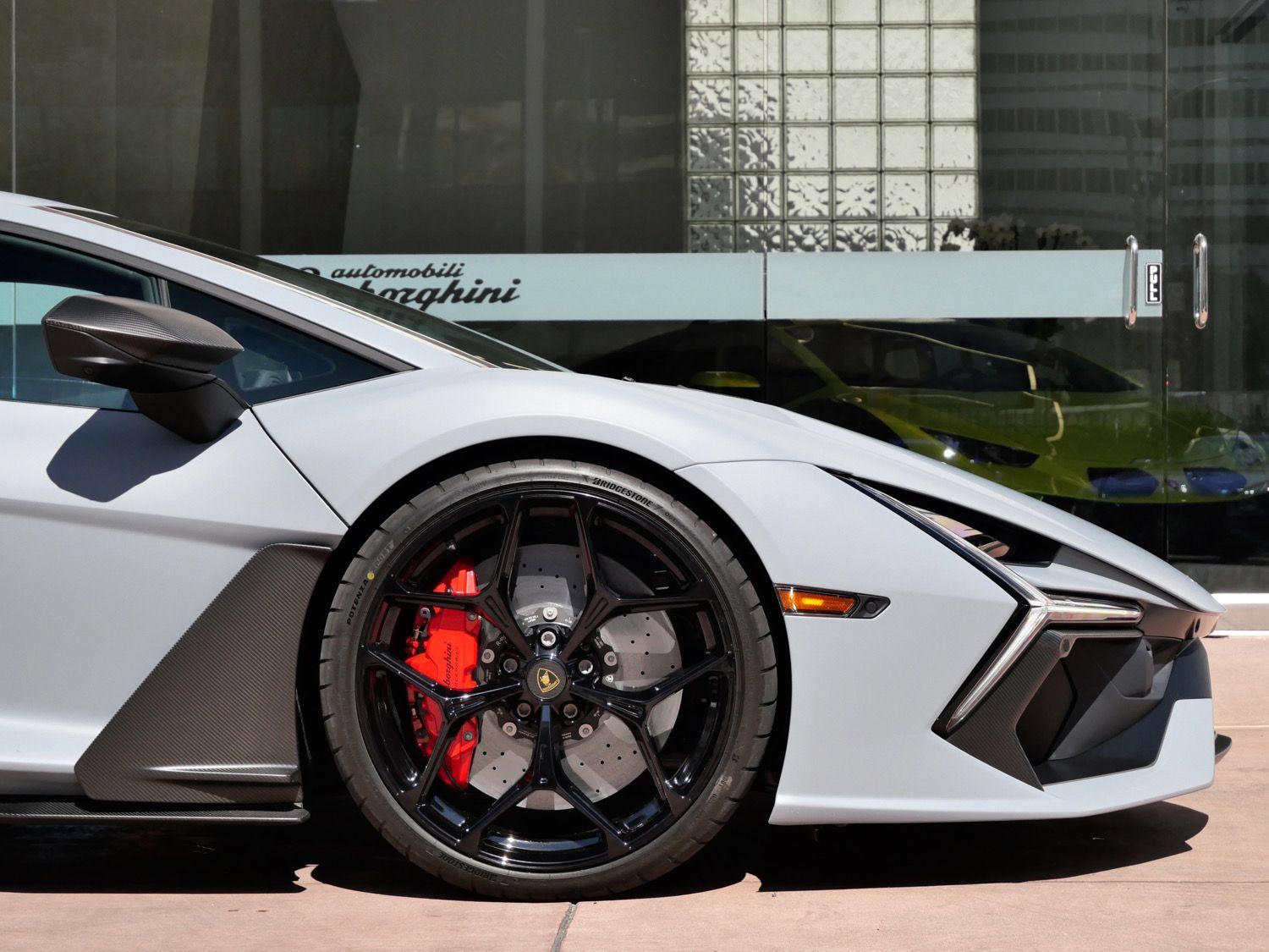 Used 2024 Lamborghini Revuelto AWD/4WD image 9