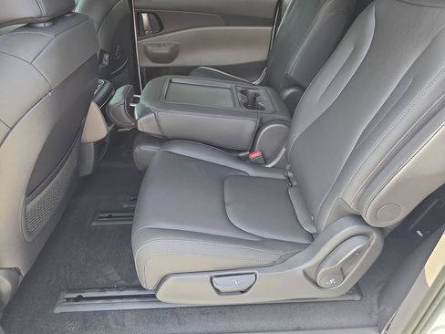 New 2026 Kia Carnival EX image 17