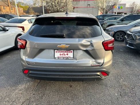 Used 2024 Chevrolet Trax LS w/ Driver Confidence Package image 5