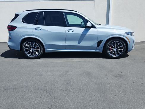 New 2026 BMW X5 xDrive50e w/ M Sport Package AWD/4WD image 3