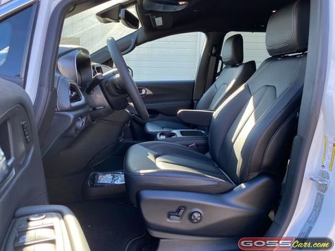 New 2026 Chrysler Pacifica Select image 24