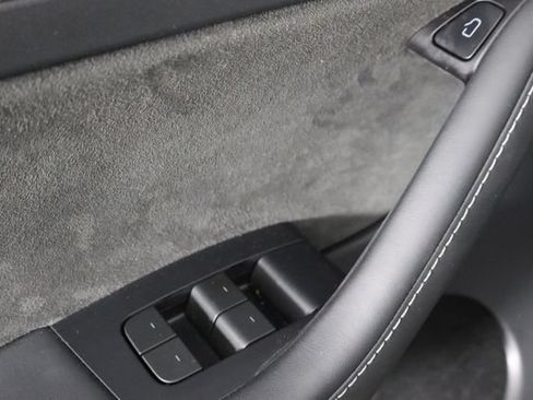 Used 2024 Tesla Model Y Long Range RWD image 17