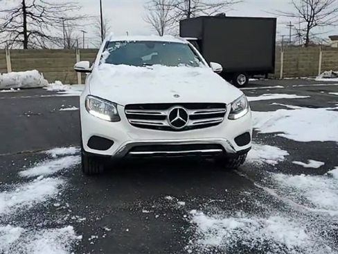 Used 2018 Mercedes-Benz GLC 300 4MATIC image 3