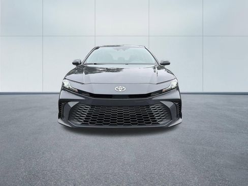 Used 2025 Toyota Camry SE AWD/4WD image 3