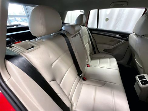 Used 2017 Volkswagen Golf Alltrack S image 16