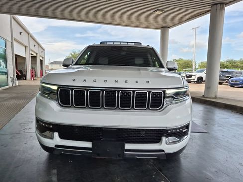 Used 2022 Jeep Wagoneer Series III w/ Premium Group I AWD/4WD image 3