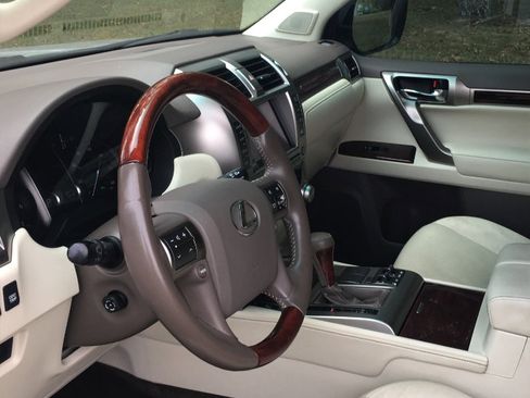 Used 2011 Lexus GX 460 image 9