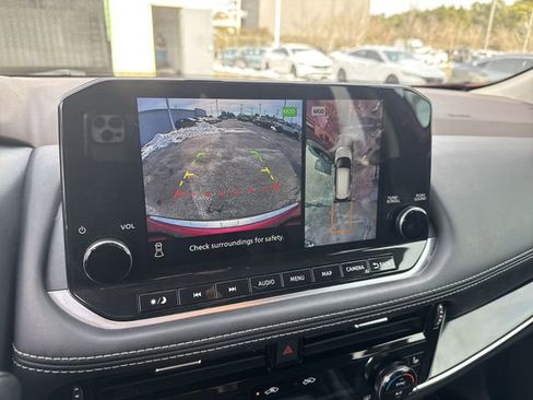 Used 2023 Nissan Rogue SL w/ SL Premium Package image 22