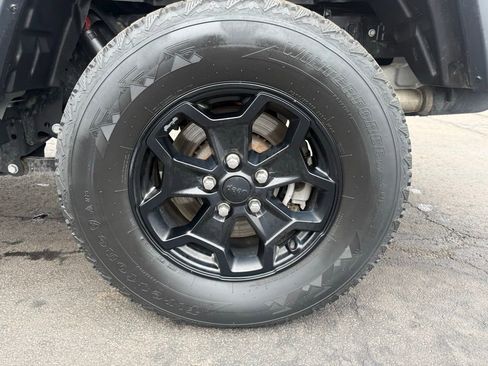 Used 2022 Jeep Gladiator Willys image 33