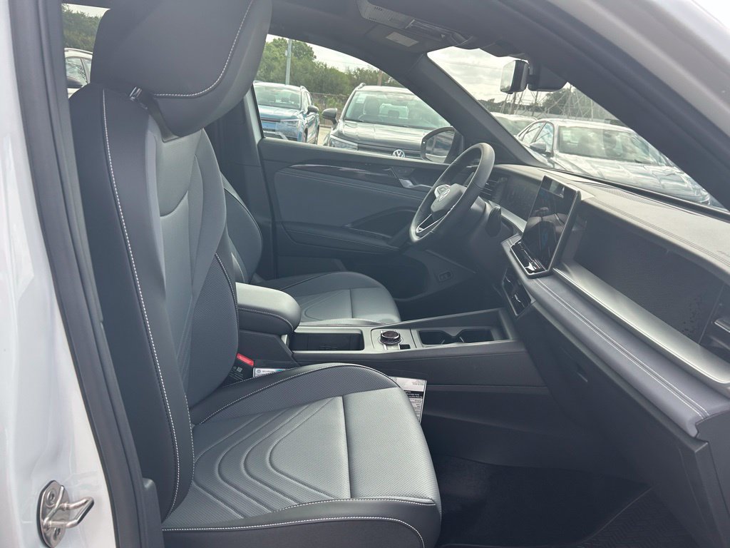 New 2026 Volkswagen Tiguan SE R-Line FWD image 35