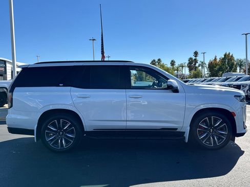 Certified 2022 Cadillac Escalade Sport Platinum w/ Heavy-Duty Trailer Package image 7