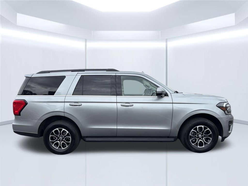 Used 2024 Ford Expedition XLT AWD/4WD image 7